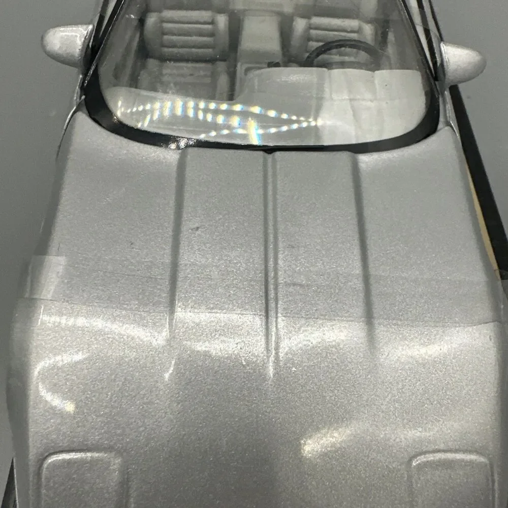 Maisto 1996 Corvette Convertible in Silver 1/18 Scale Die Cast Model